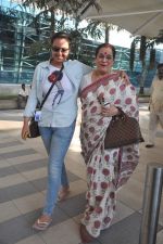 Sonakshi Sinha, Poonam Sinha snapped at airport on 27th Feb 2012 (26).JPG